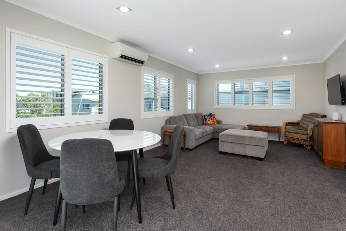 Modern Marine Parade Apartment Mount Maunganui Exterior photo